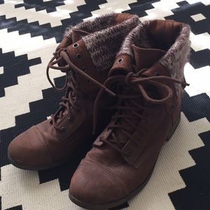Mossimo brown lace up fold over combat boots